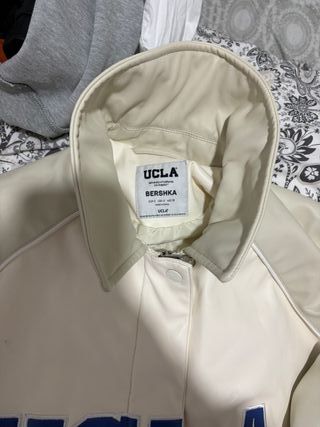 Chaqueta UCLA Varsity Beige y Azul