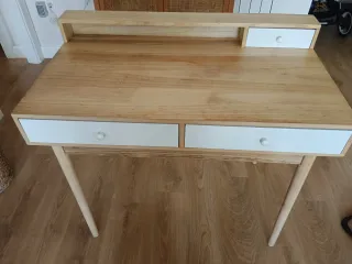 Escritorio de madera (Silla opcional)