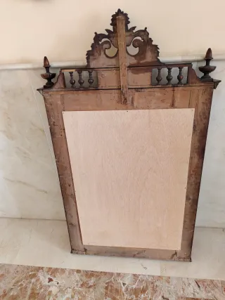 Espejo antiguo de madera tallada