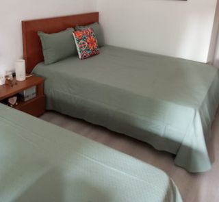 2 Camas de Casal Usadas madeira pinho mel