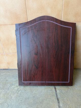 Diana electrónica con puertas de madera