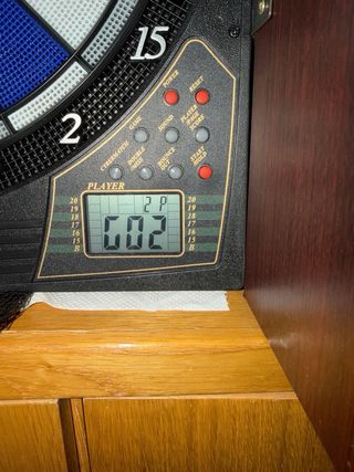 Diana electrónica con puertas de madera