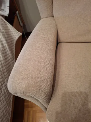 Sillón orejero tela beige