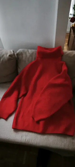 Jersey oversize cuello vuelto rojo