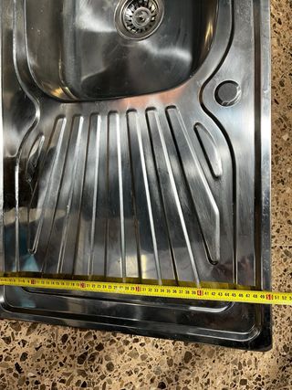 Fregadero de acero inoxidable sin usar