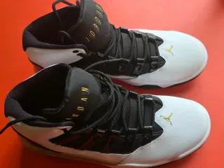 Zapatillas Jordan Max Aura Talla 41.5 nuevo