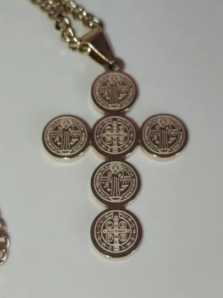 Collana Croce San Benedetto Dorata Protezione