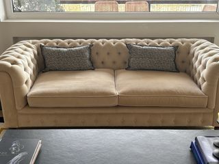 Sofa chester terciopelo beige