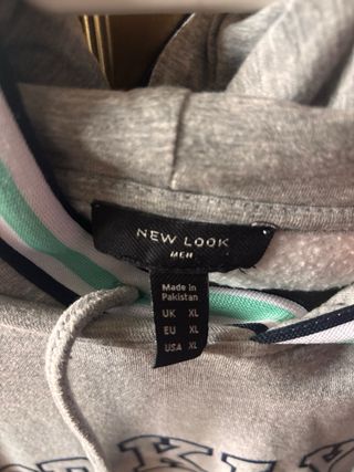 Sudadera gris con capucha y logo BRKLYN