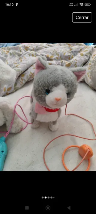 Perro FurReal con correa y Gato