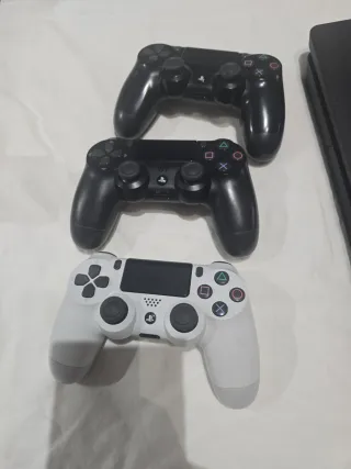 PS4 + 3 Mandos