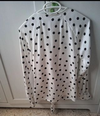 Blusa lunares blanca y negra