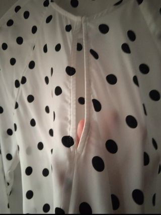 Blusa lunares blanca y negra