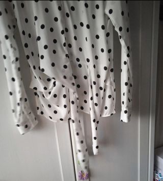 Blusa lunares blanca y negra