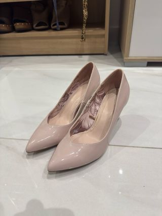 Zapatos de tacón rosa palo