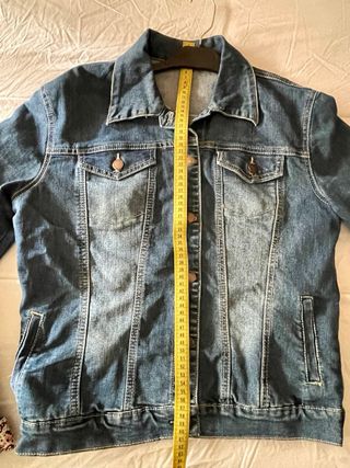 Cazadora vaquera con puño floral