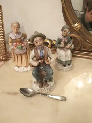 Statuette vintage tre anziani