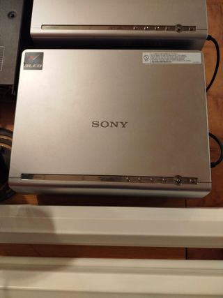 Proyector Sony 2700 Lúmenes VPL-CX100