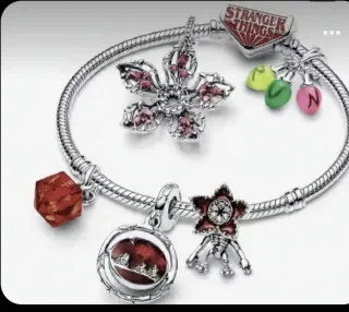 Pulsera Pandora Stranger Things 5 Charms