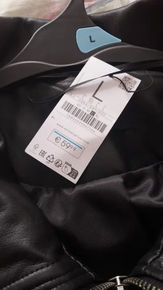 Cazadora efecto piel negra Talla L