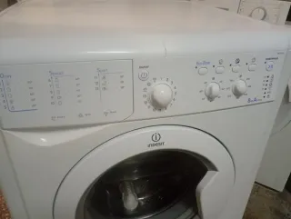 LAVADORA INDESIT de 8 kilos y 1000 rpm Clase A