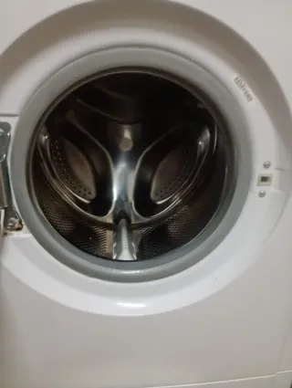 LAVADORA INDESIT de 8 kilos y 1000 rpm Clase A