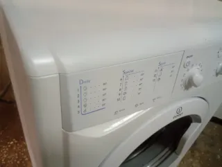 LAVADORA INDESIT de 8 kilos y 1000 rpm Clase A