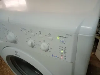 LAVADORA INDESIT de 8 kilos y 1000 rpm Clase A