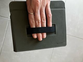 Cover Kobo Forma con design a libro