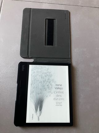 Cover Kobo Forma con design a libro