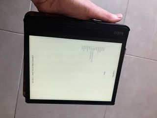 Cover Kobo Forma con design a libro