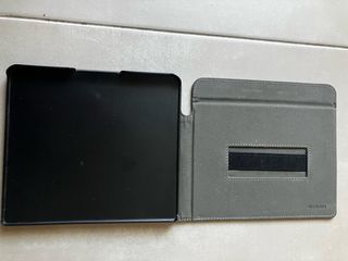 Cover Kobo Forma con design a libro