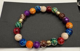 Pulsera Multicolor con Detalles Dorados