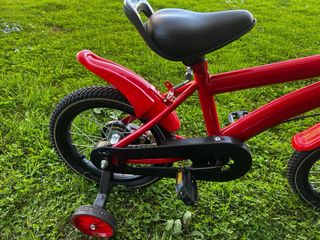Bicicleta infantil roja 14 con ruedines