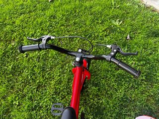 Bicicleta infantil roja 14 con ruedines