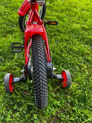 Bicicleta infantil roja 14 con ruedines