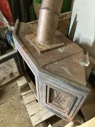 Chimenea de rincón de hierro fundido