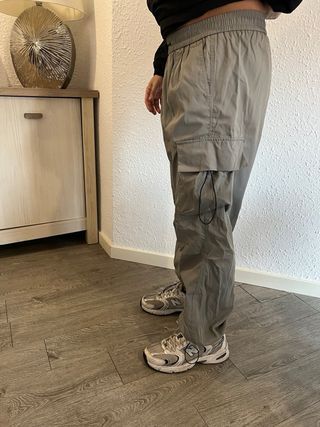 Pantalón cargo gris