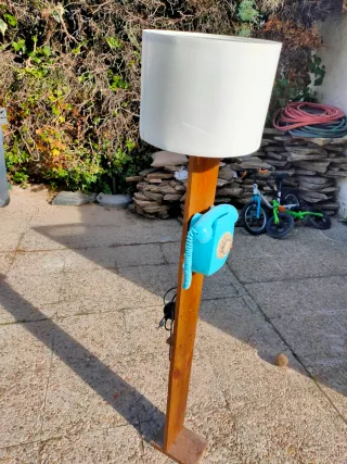 Lámpara de pie vintage azul y madera