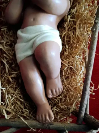 Niño Jesús en Cuna Antiguo