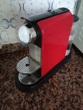 Krups Cafetera Nespresso Roja