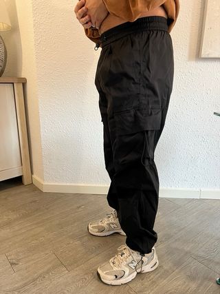 Pantalón cargo negro