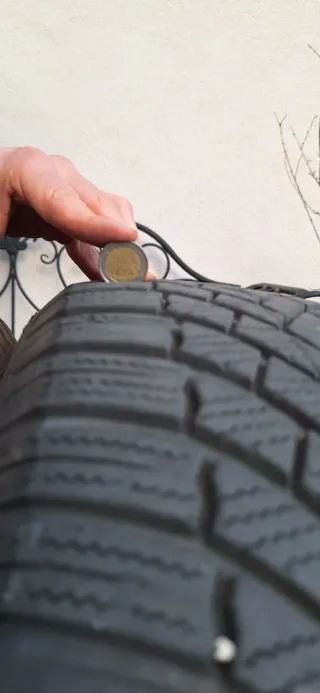 2 Gomme Invernali Bridgestone 215/60 R17