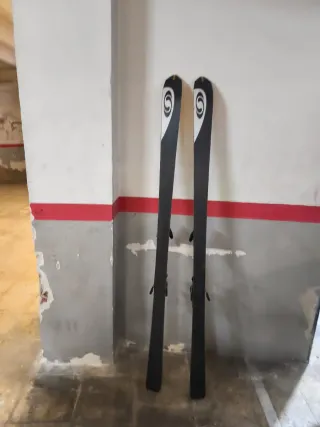 Esquís Salomon 1.80m con fijaciones Salomón