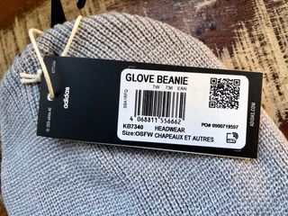 Gorro y guantes Adidas.