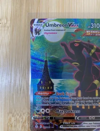 Carta Pokémon Umbreon VMAX 215/203