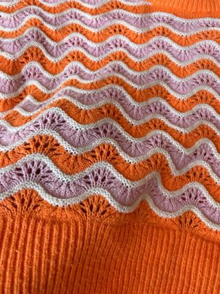 Maglione crop vintage vibes arancione e bianco