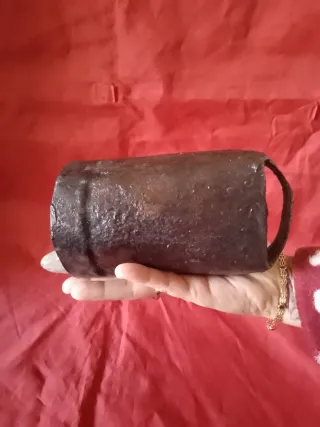 Cencerro antiguo de metal