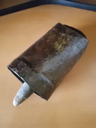 Cencerro antiguo de metal