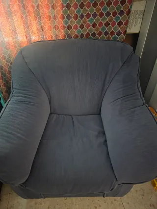 Sillón de tela azulado